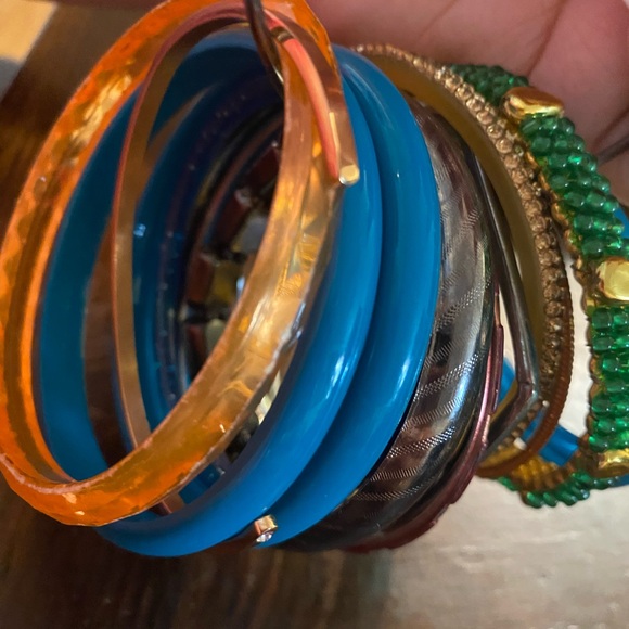 22 Mixed lot of ladies bangles various materials - Picture 6 of 11